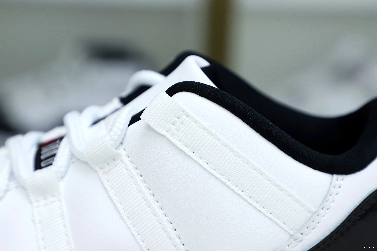 AIR WHITE 11 JORDAN BRED LOW 0716